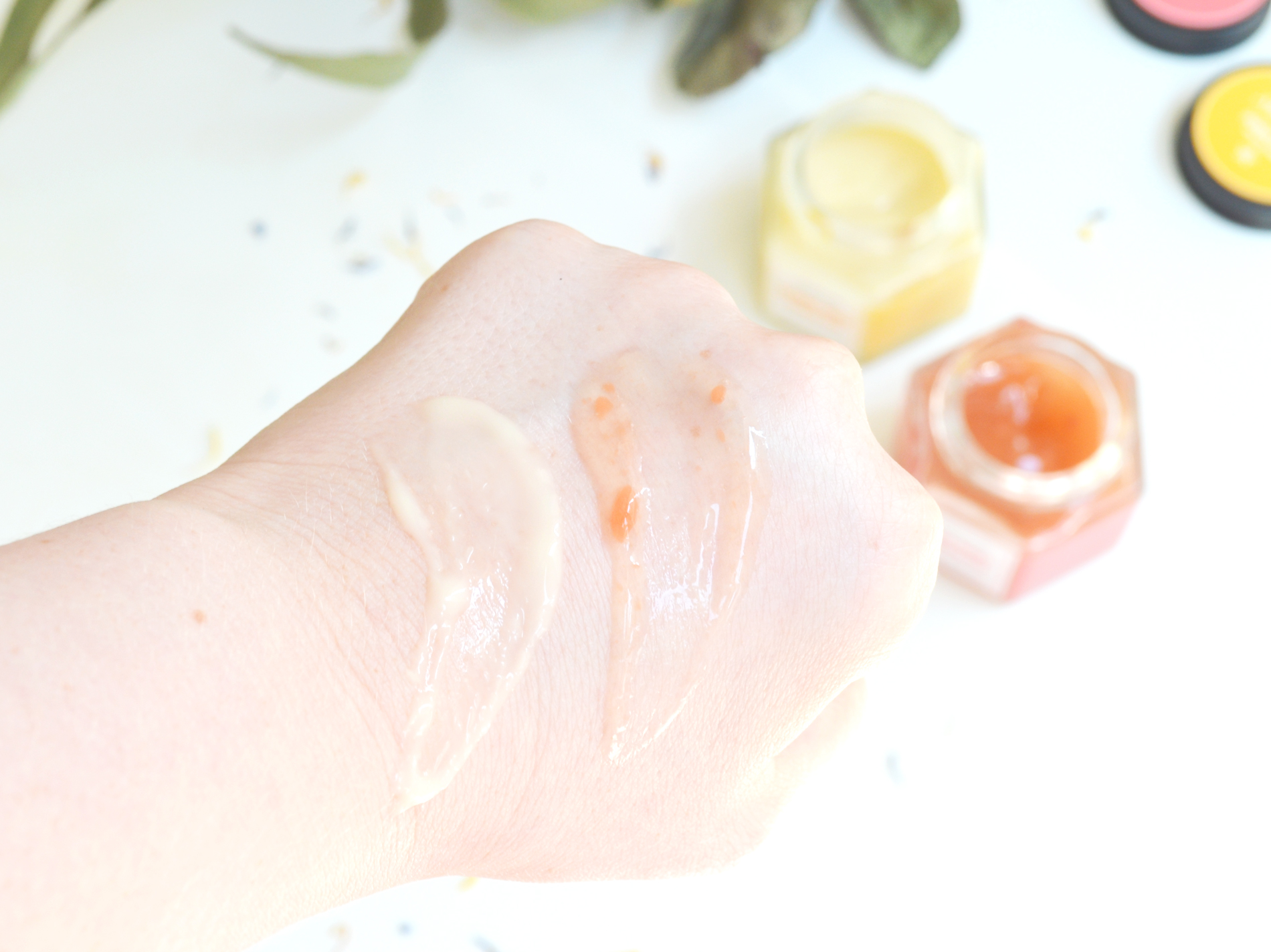 mamonde-rose-jasmine-honey-sleeping-pack-swatches